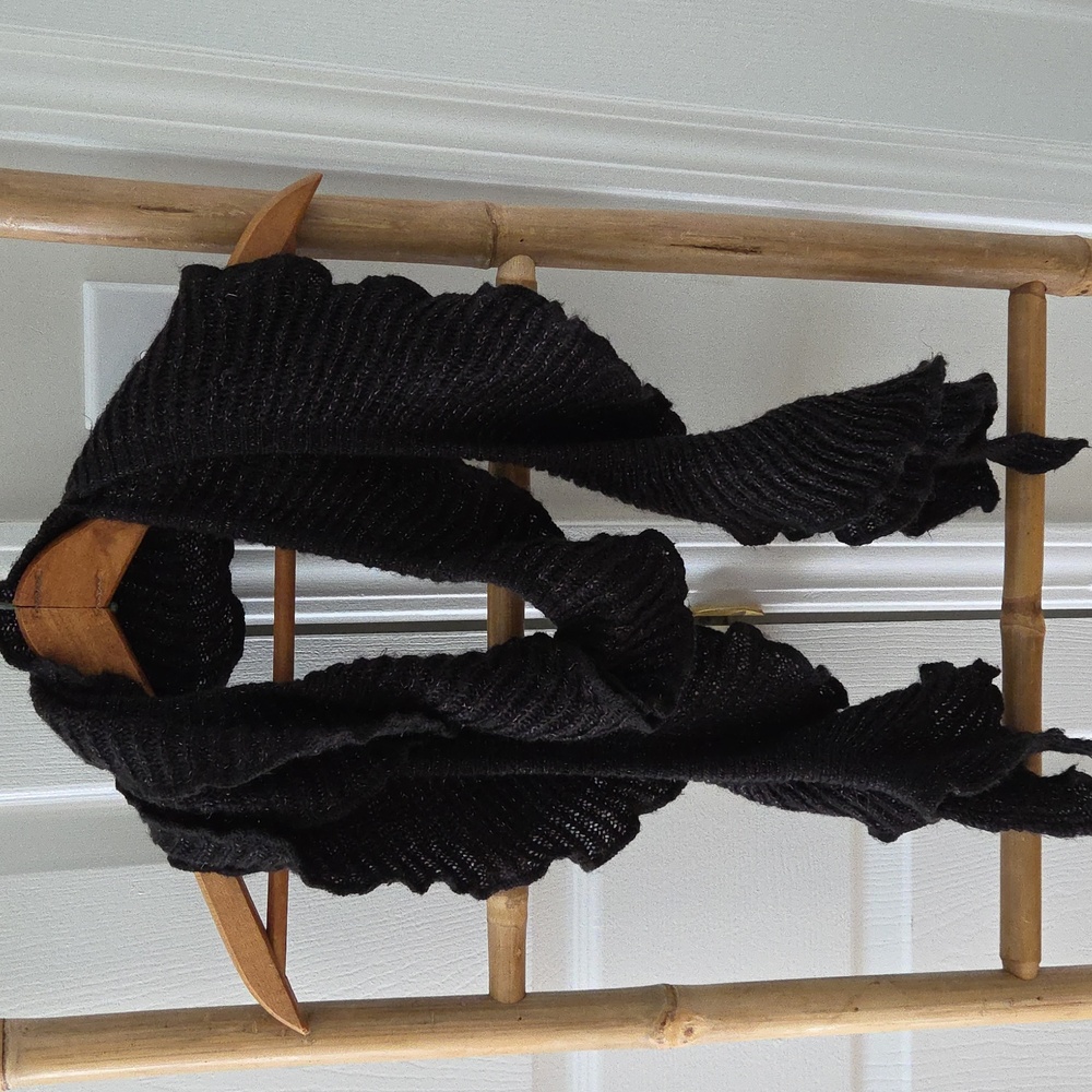 Black Ruffled Knit Scarf